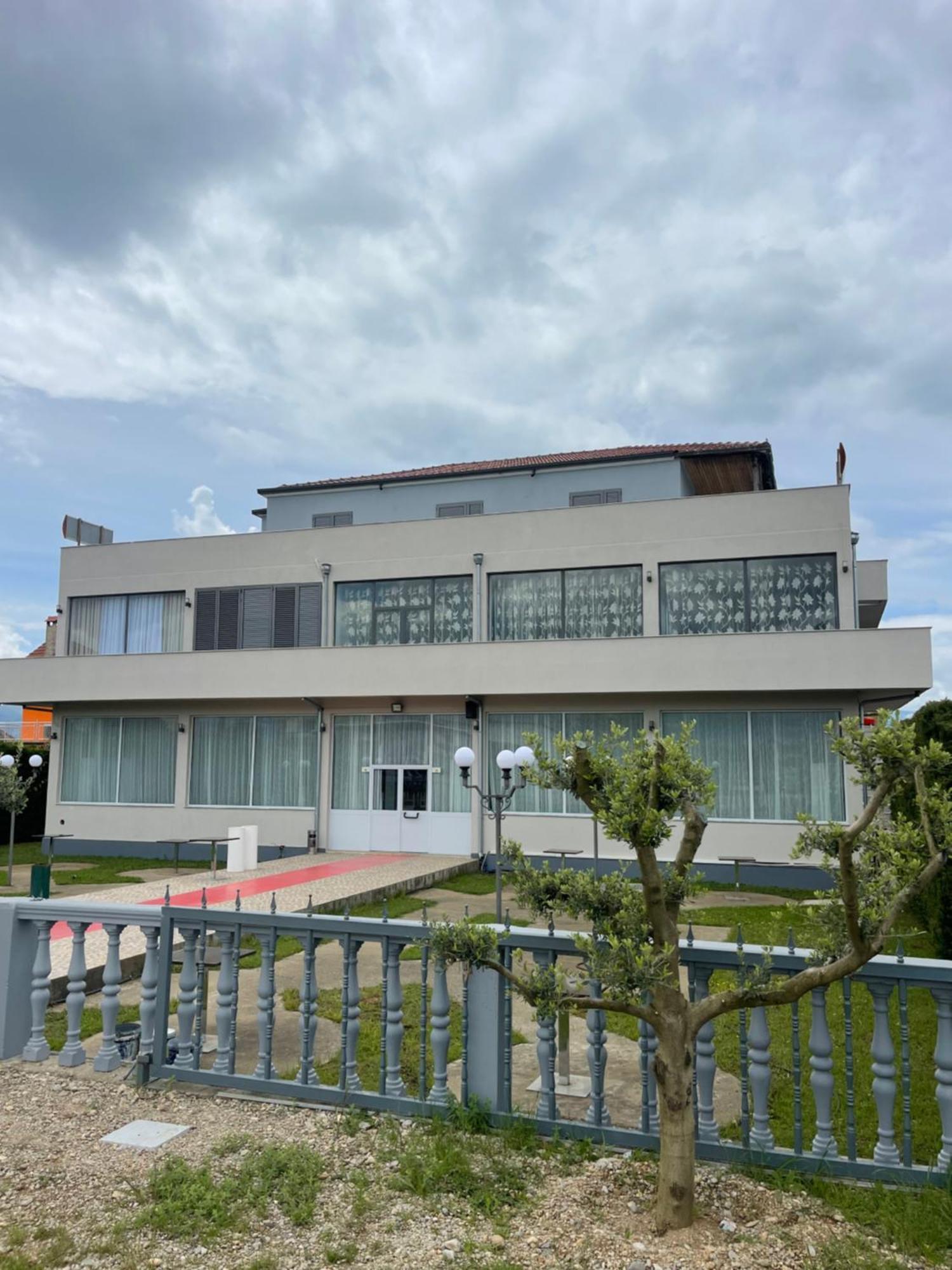 Hostel Internacional Grilë Esterno foto